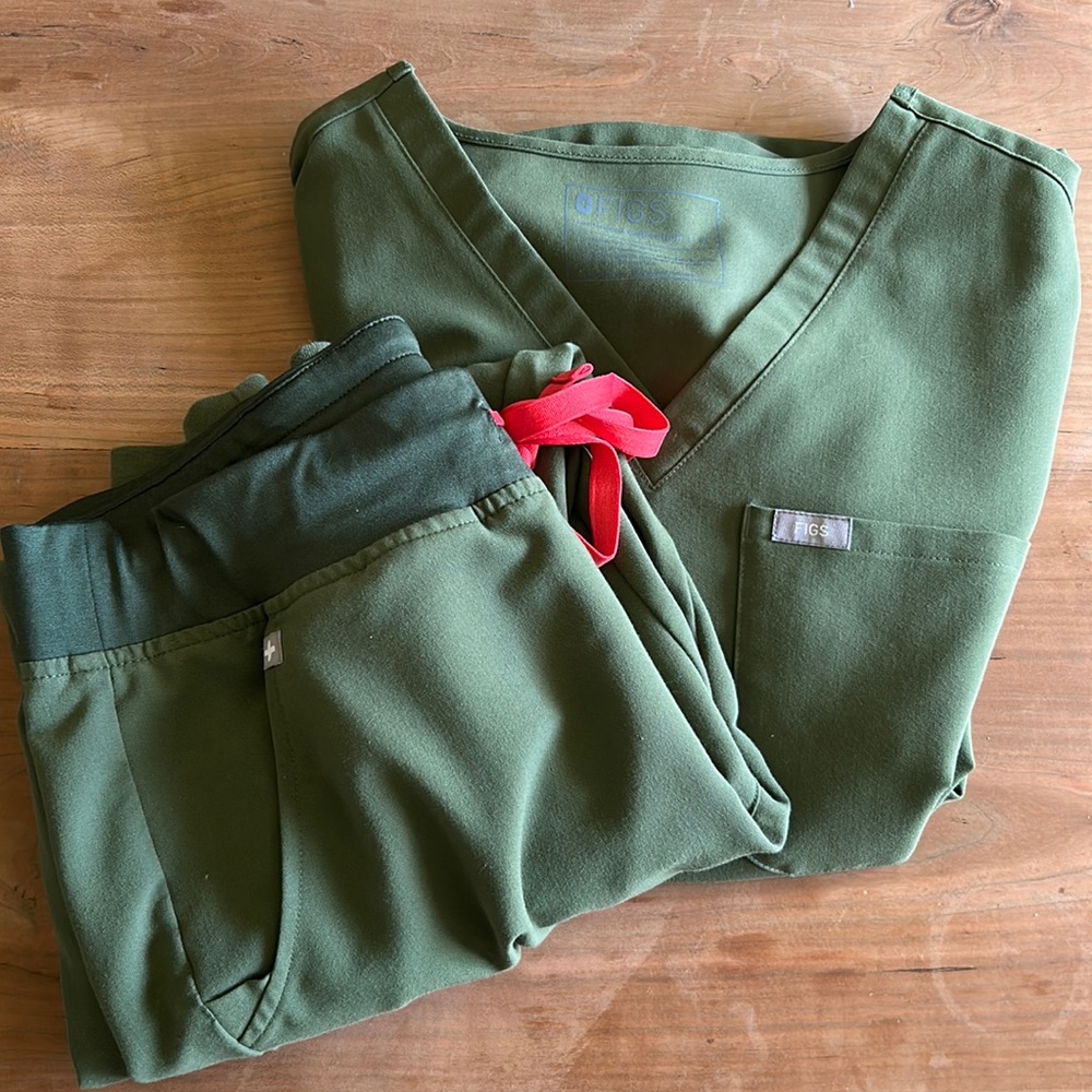 Figs women’s Catarina top in size M with Zamora joggers Size M